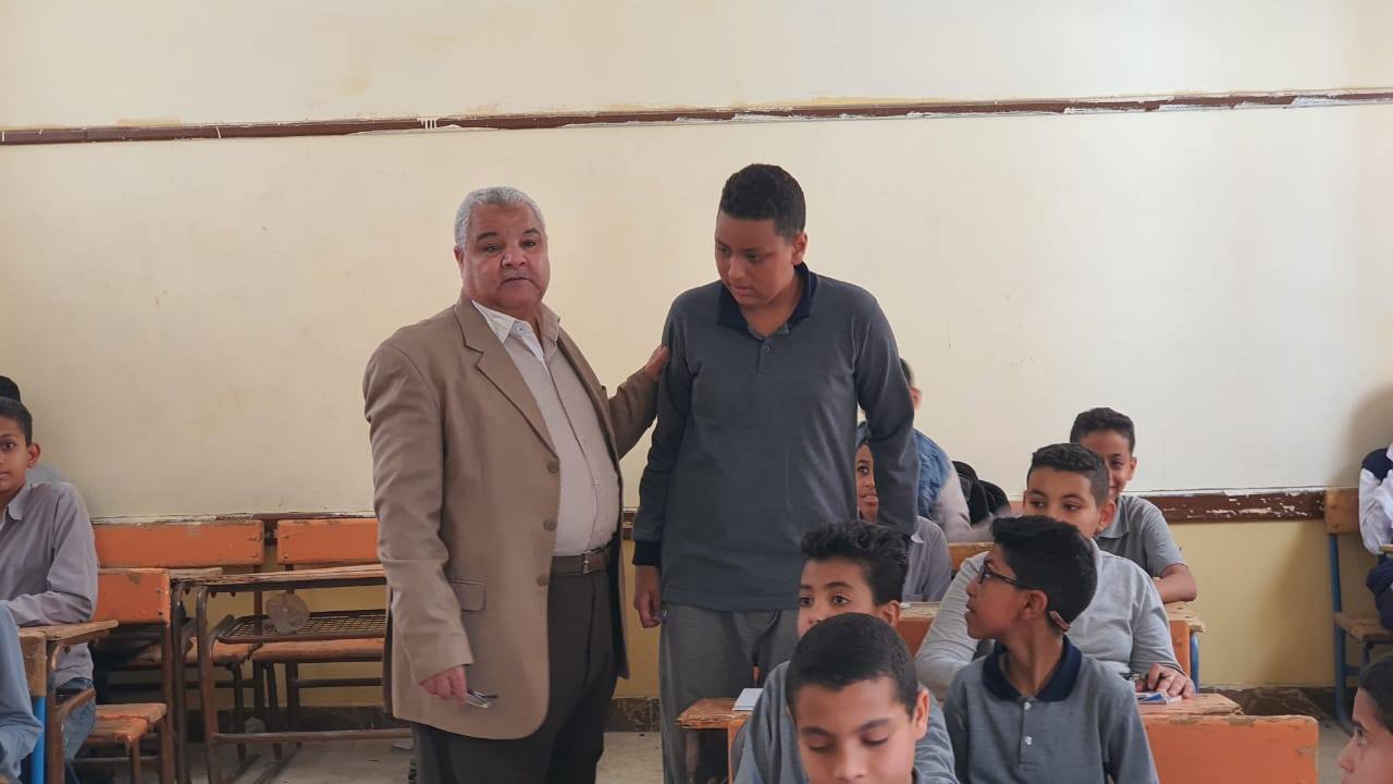 مدارس إدارة البياضية ويؤكد على تعزيز القيم التربوية بالأقصر مدارس إدارة البياضية ويؤكد على تعزيز القيم التربوية بالأقصر