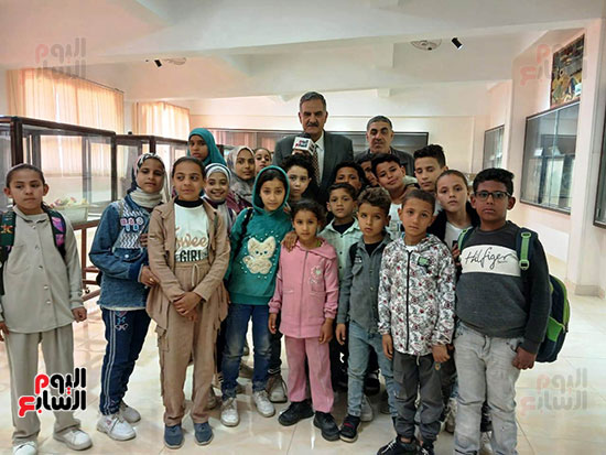 تلاميذ-المدارس-يحيون-ذكرى-مذبحة-بحر-البقر