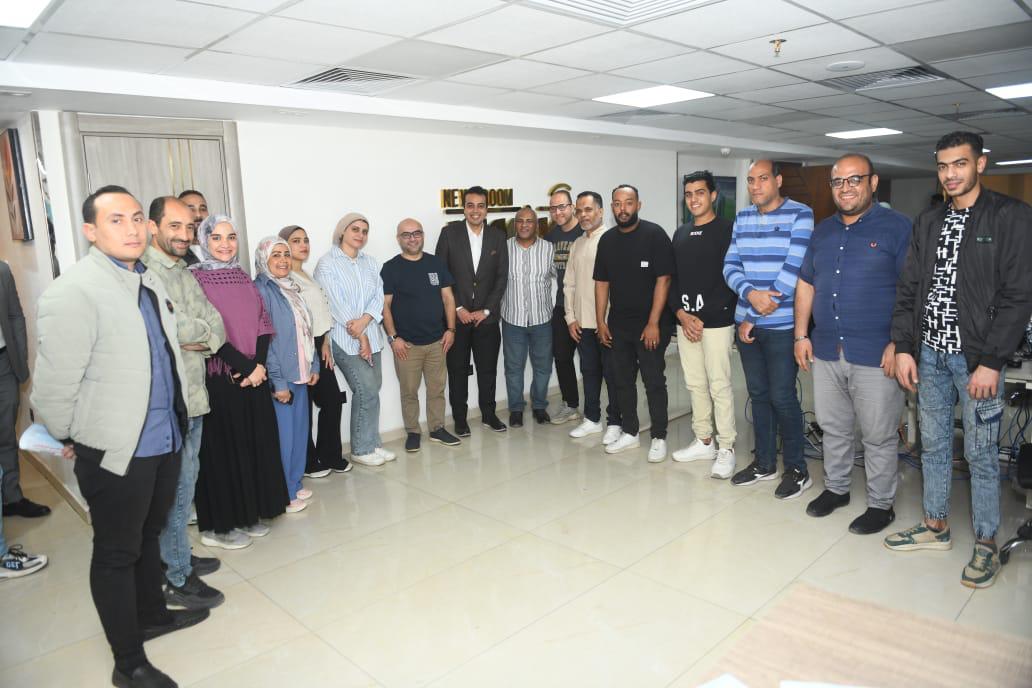 صورة مع الزملاء بالموقع صورة مع الزملاء بالموقع