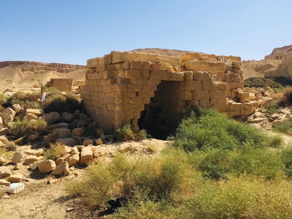 بقايا معبد عين امور بقايا معبد عين امور