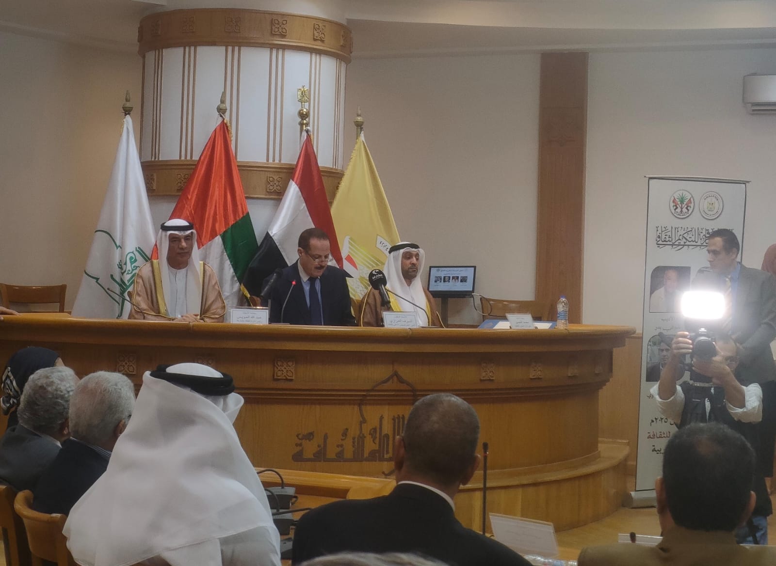 خلال تكريم الرواد خلال تكريم الرواد