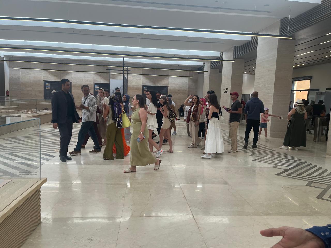 سهولة في دخول السياح لمنطقة الأهرامات سهولة في دخول السياح لمنطقة الأهرامات