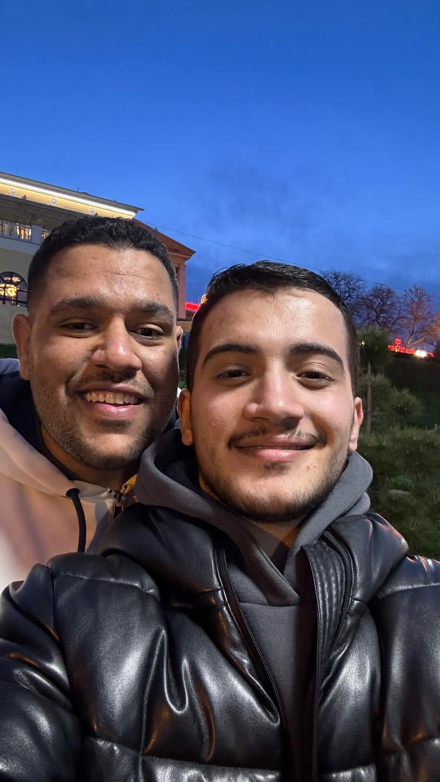 احمد ابراهيم واحد اصدقائه احمد ابراهيم واحد اصدقائه