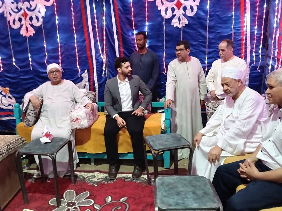 فعاليات خطبة حفيدة شقيقه في منزل آل الطيب غرب الأقصر فعاليات خطبة حفيدة شقيقه في منزل آل الطيب غرب الأقصر