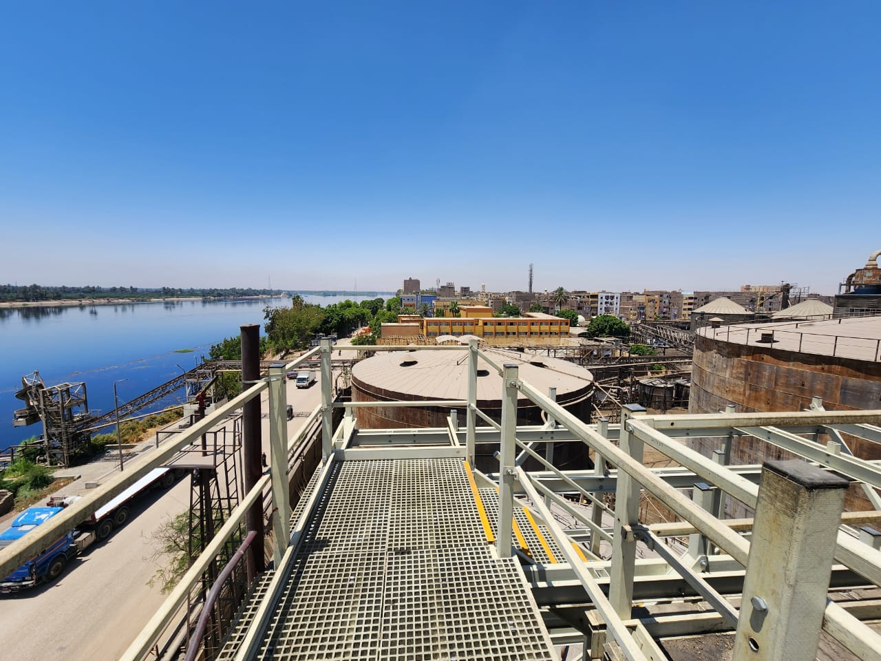 مبنى مصنع السكر فى أرمنت من الأعلى