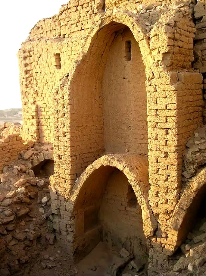 الحصون مبنية من الطوب اللبن من العصر الرومانى الحصون مبنية من الطوب اللبن من العصر الرومانى