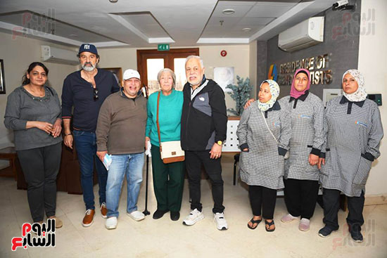 صورة تذكارية مع الدكتور أشرف زكي