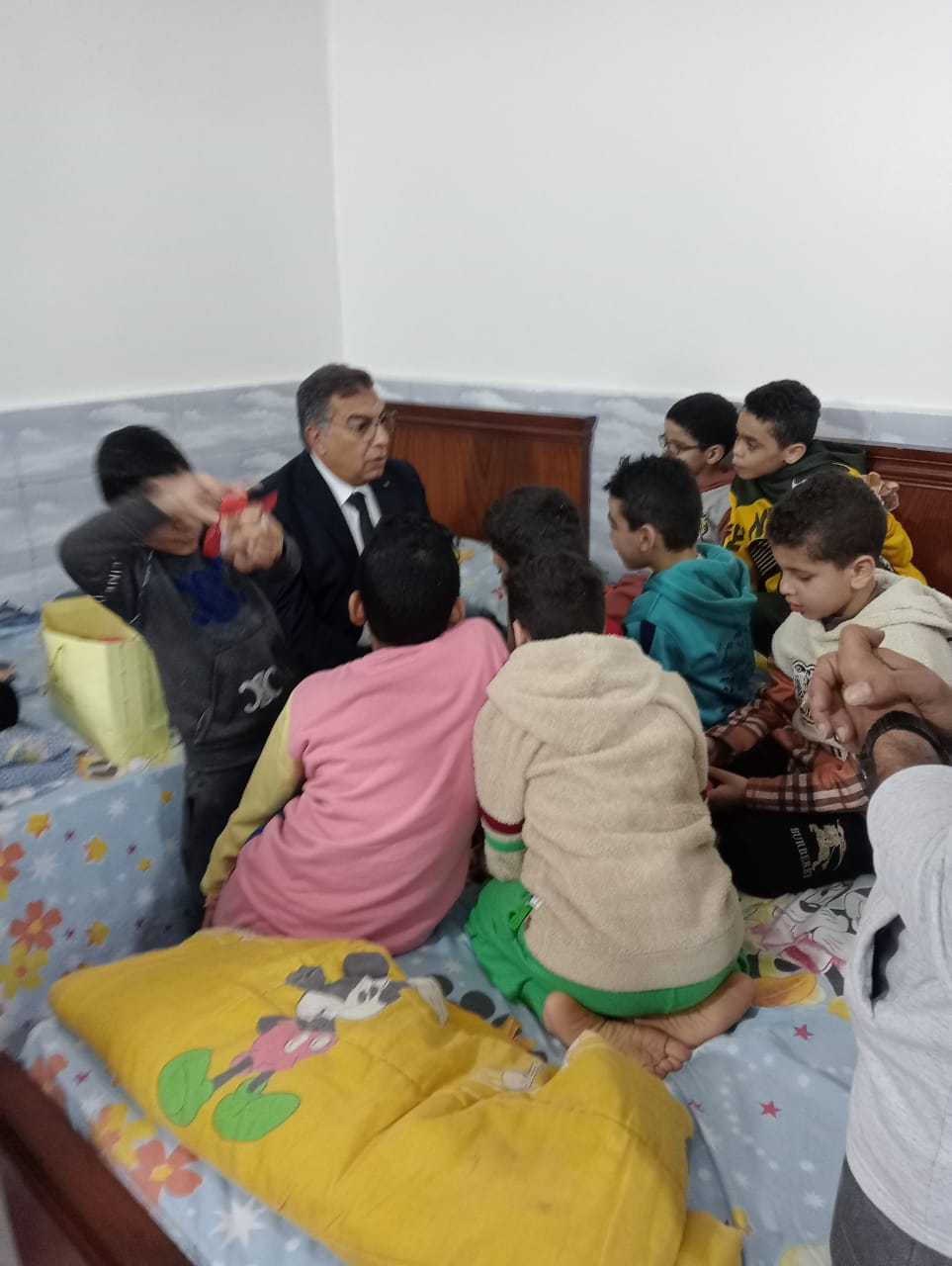 محافظ الدقهلية والأطفال