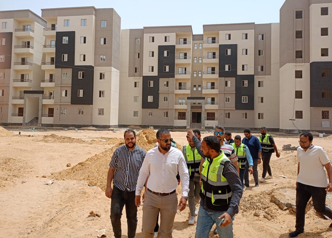 خلال جوله نائب رئيس جهاز مدينه اكتوبر الجديدة لمشروع سكن لكل المصريين  (1)