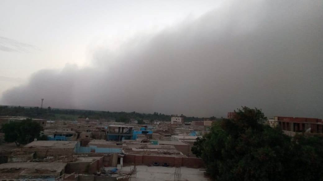 وصول العاصفة الترابية 