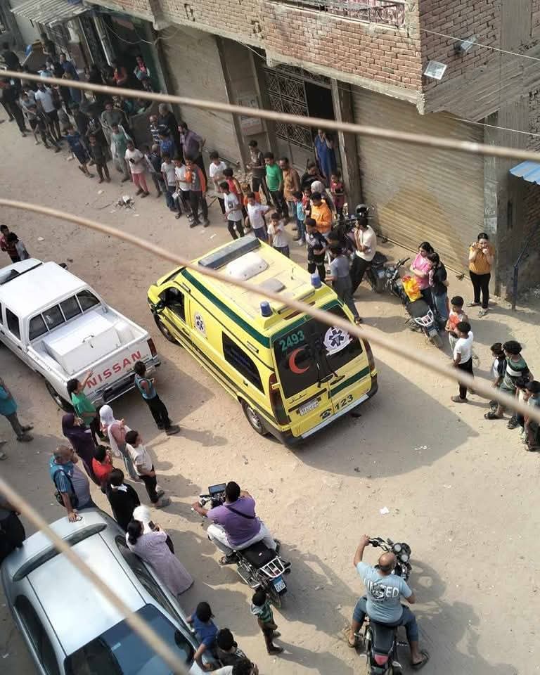 حريق داخل مصنع فى مدينة السلام (1)