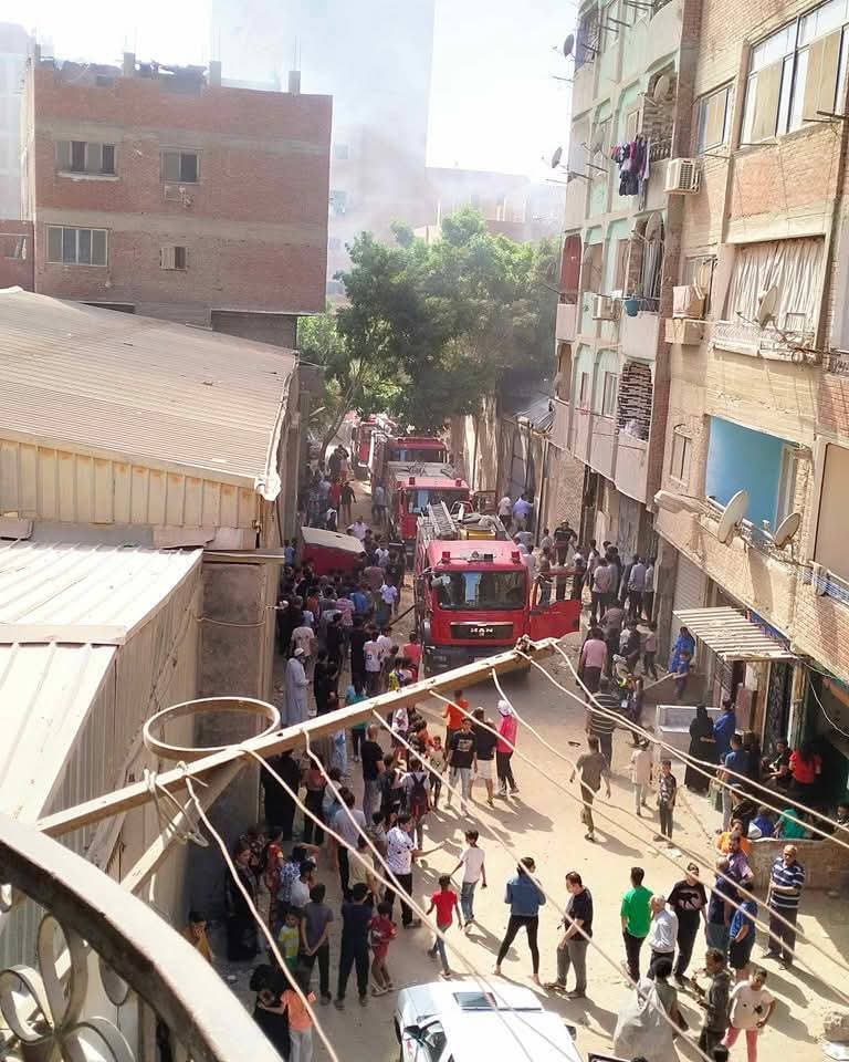 حريق داخل مصنع فى مدينة السلام (4)