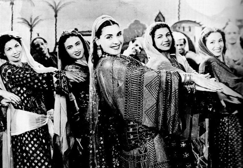 تحية كاريوكا ومجموعة من الراقصات تحية كاريوكا ومجموعة من الراقصات