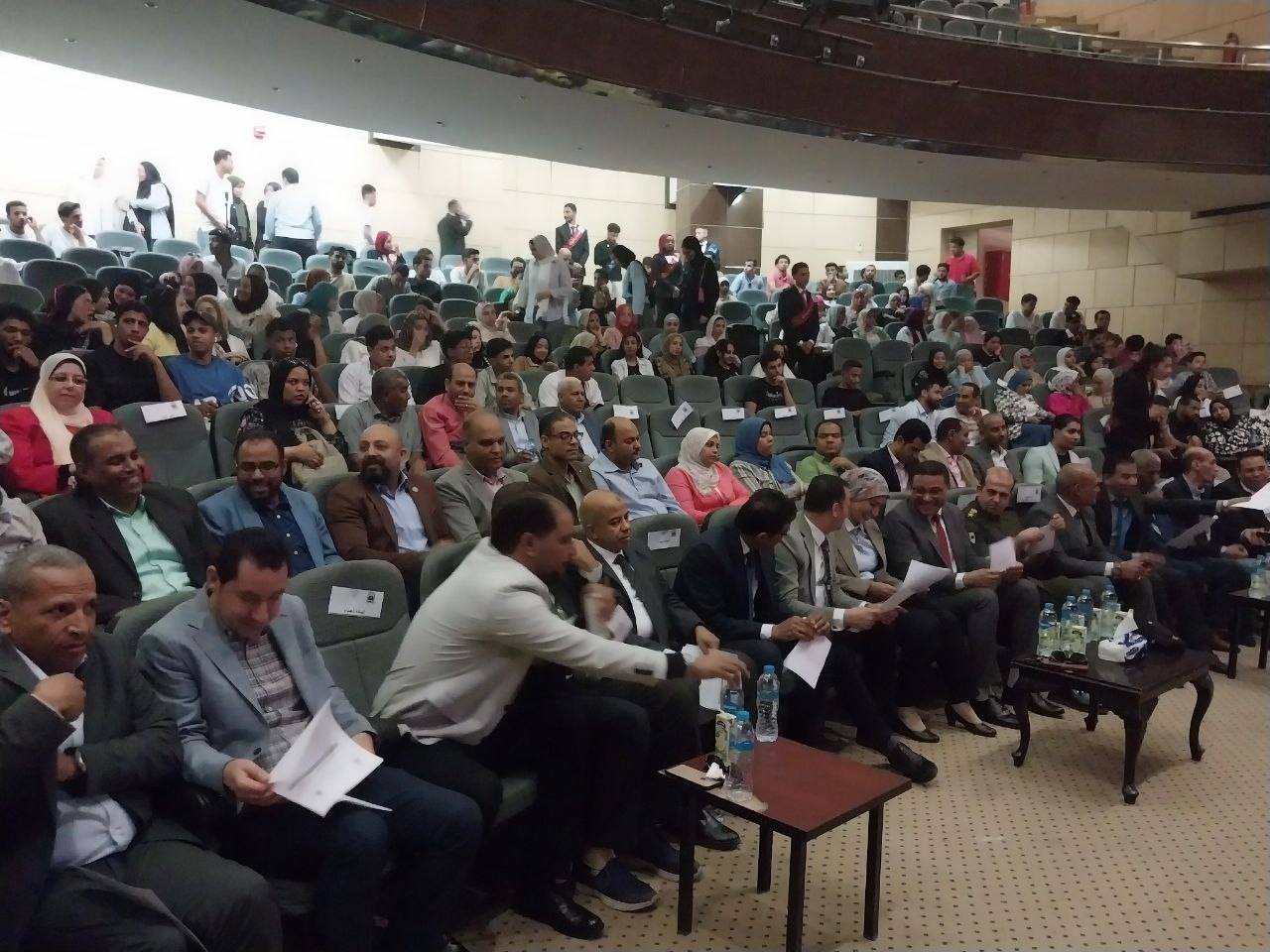 قصور ثقافة الأقصر تنظم محاضرات عن حقوق وواجبات العمال قصور ثقافة الأقصر تنظم محاضرات عن حقوق وواجبات العمال
