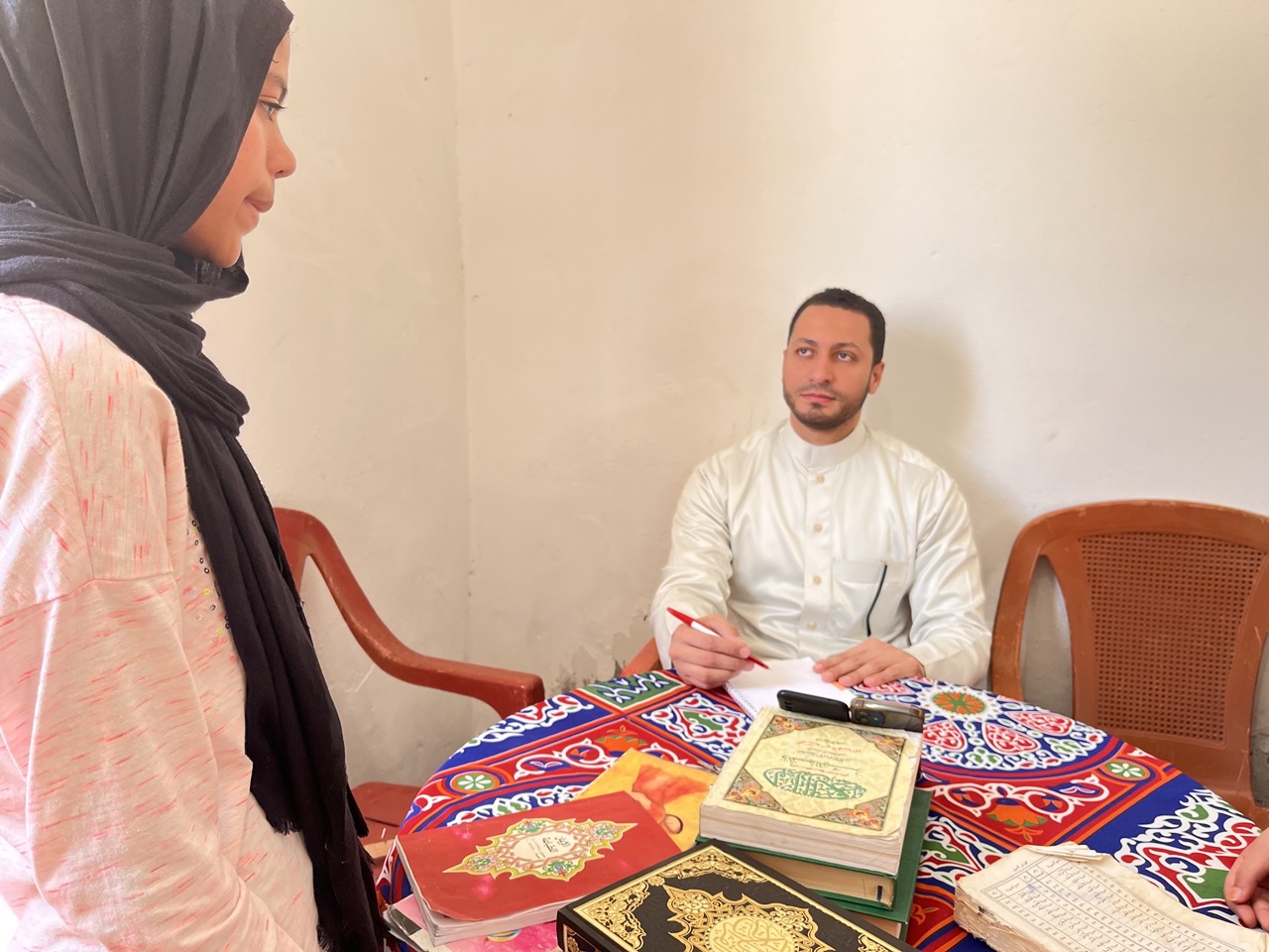 الشيخ يحفظ الصغار