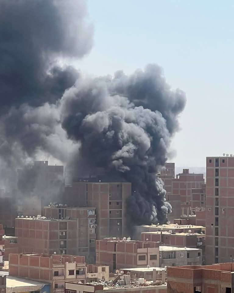 حريق داخل مصنع فى مدينة السلام (3)