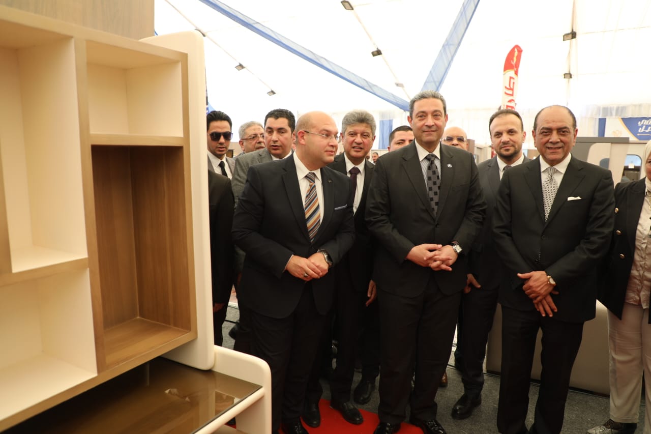 محافظ دمياط ونائب محافظ الجيزة يفتتحان معرض أثاث بشارع فيصل
