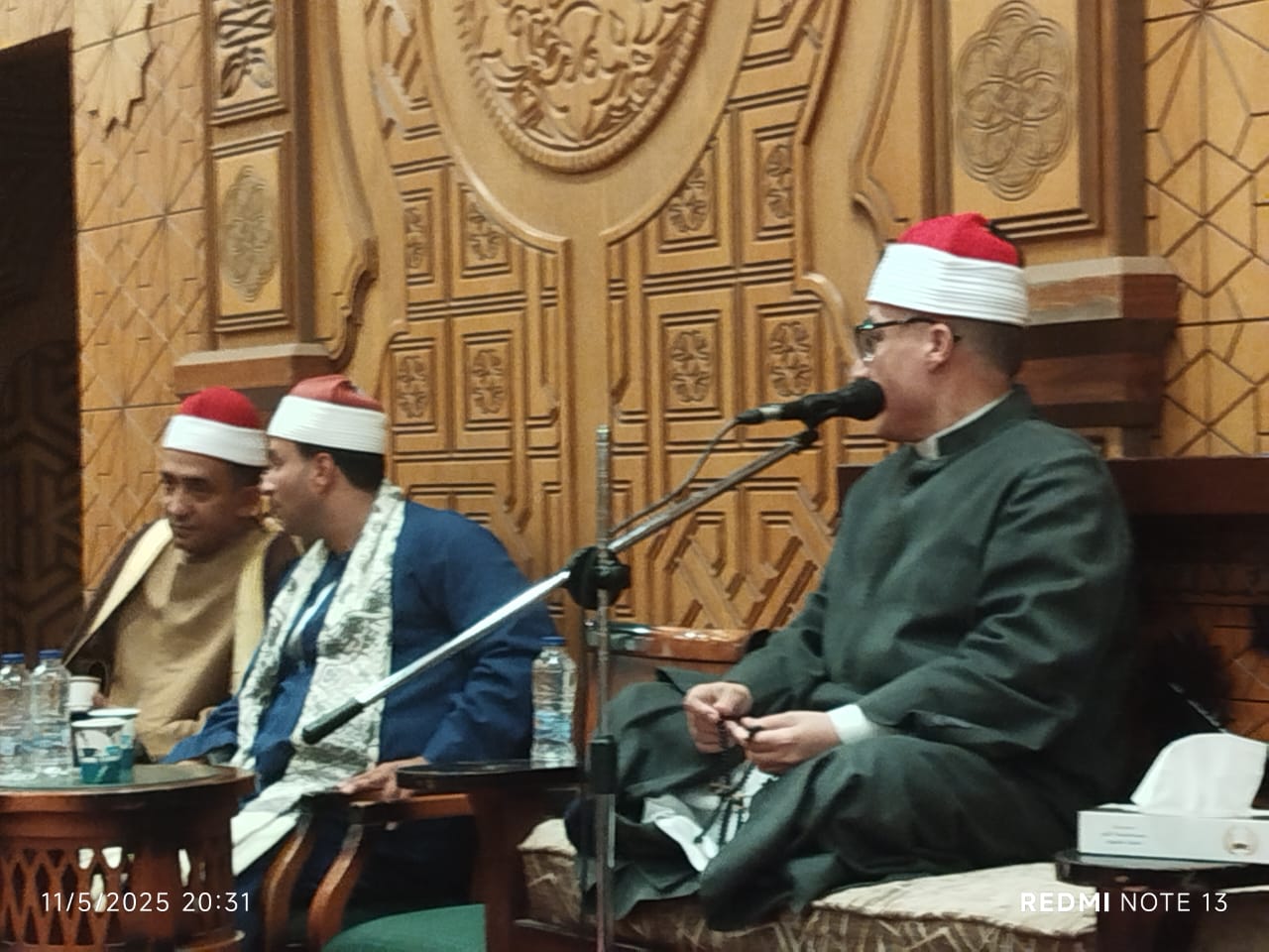 أكرم القصاص وخالد زكي وادورد وعادل وريهام السهلي يحضرون عزاء زوجة الإعلامي مصطفي شردى (7)