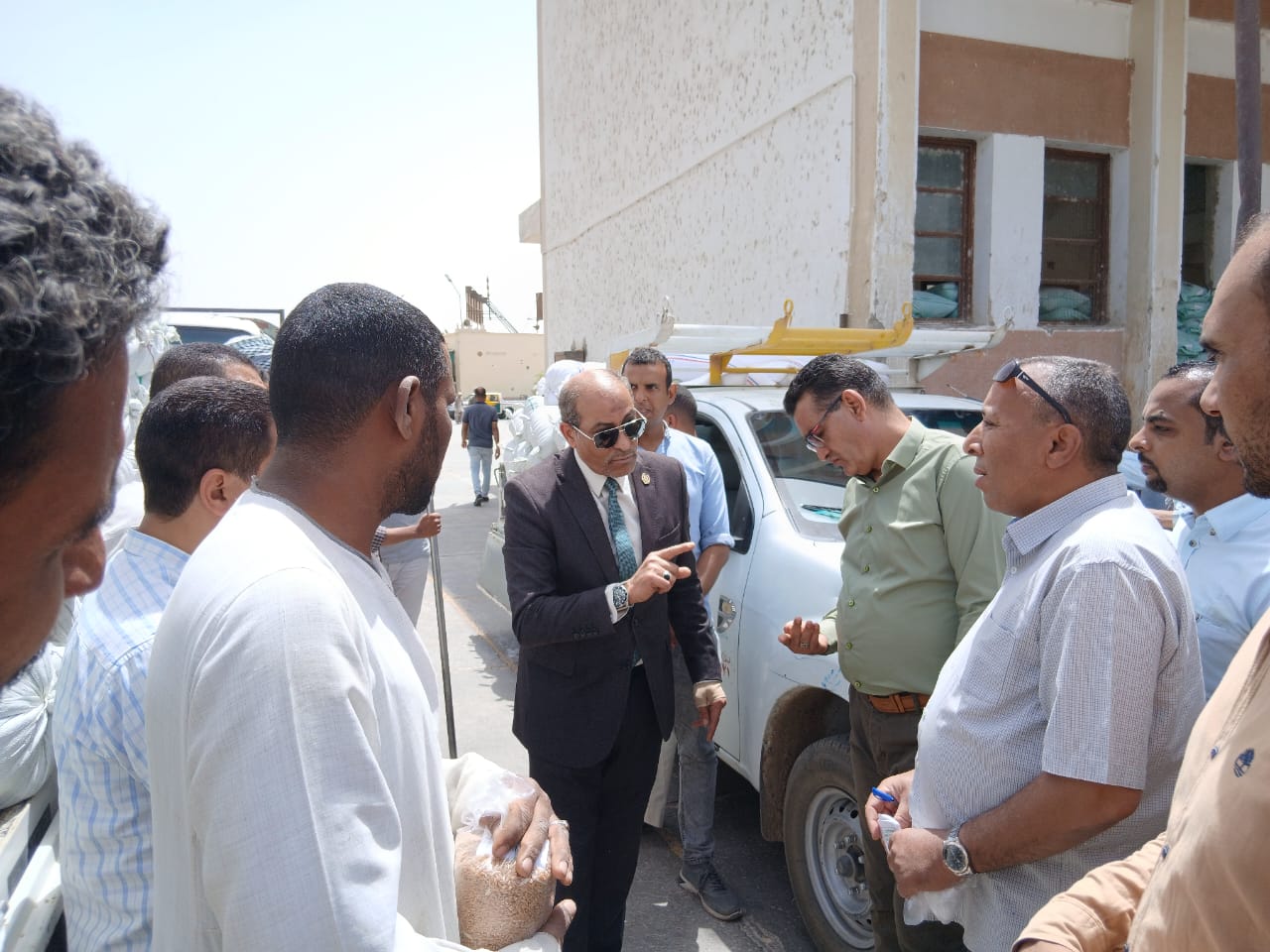 جولة وكيل التموين لمتابعة توريد القمح للشون والصوامع