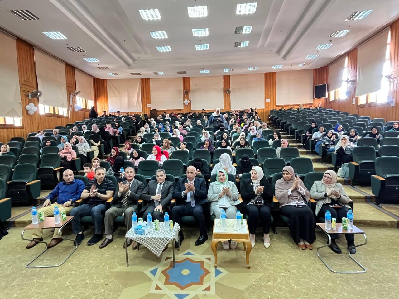 قيادات جامعة كفر الشيخ خلال متابعتهم للعروض قيادات جامعة كفر الشيخ خلال متابعتهم للعروض