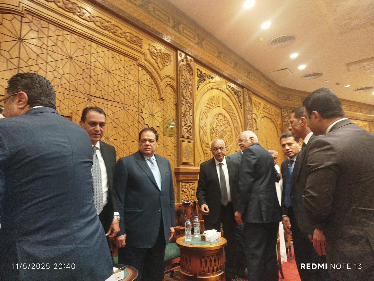 أكرم القصاص وخالد زكي وادورد وعادل وريهام السهلي يحضرون عزاء زوجة الإعلامي مصطفي شردى (2)