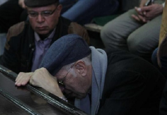 صورة شهيرة من جنازة فاتن حمامة صورة شهيرة من جنازة فاتن حمامة