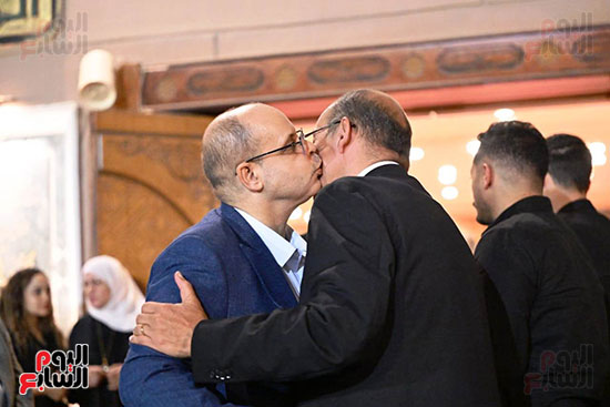 الكاتب الصحفى أكرم القصاص يقدم واجب العزاء الكاتب الصحفى أكرم القصاص يقدم واجب العزاء