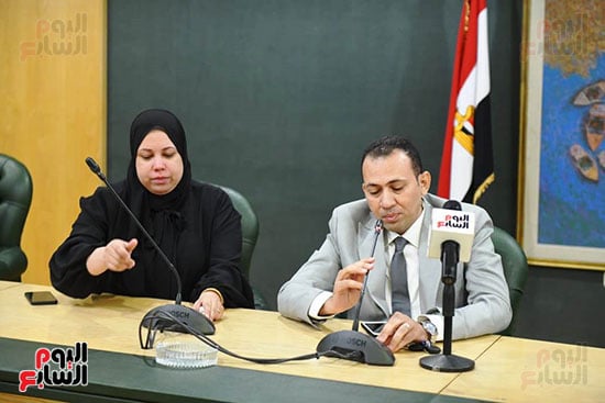 الزميل محمود عبد الراضى والزميلة هند عادل الزميل محمود عبد الراضى والزميلة هند عادل