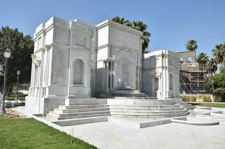 الحديقة من الداخل الحديقة من الداخل