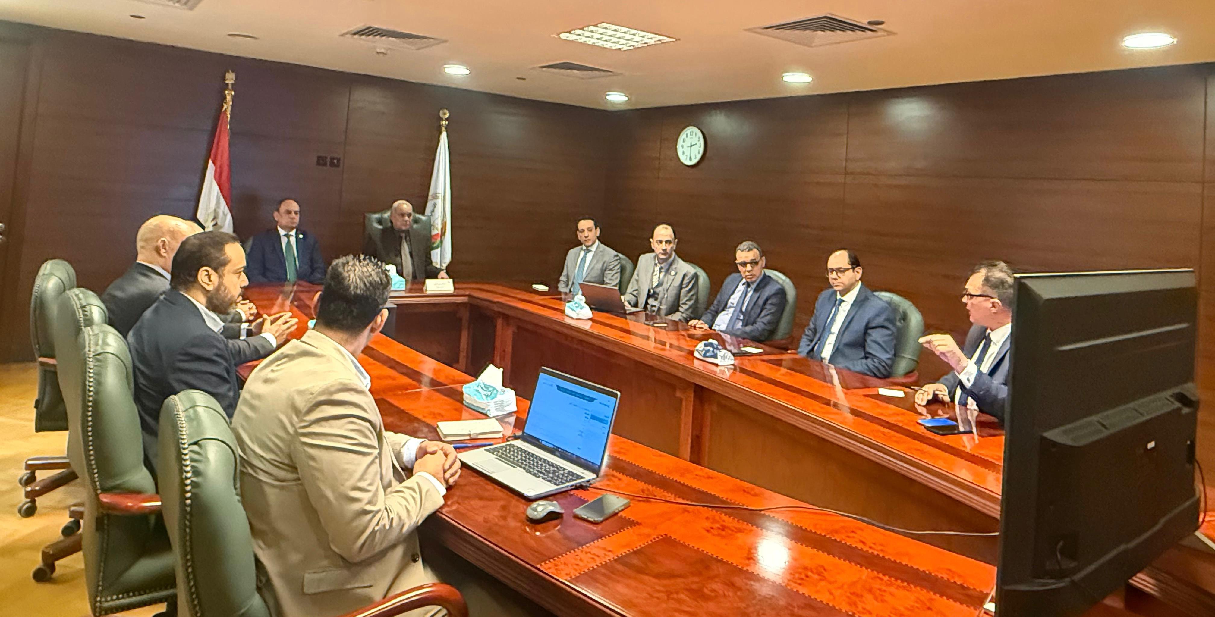 جانب من حضور رئيس هيئة النيابة الإدارية لعرض البوابة الرقمية جانب من حضور رئيس هيئة النيابة الإدارية لعرض البوابة الرقمية