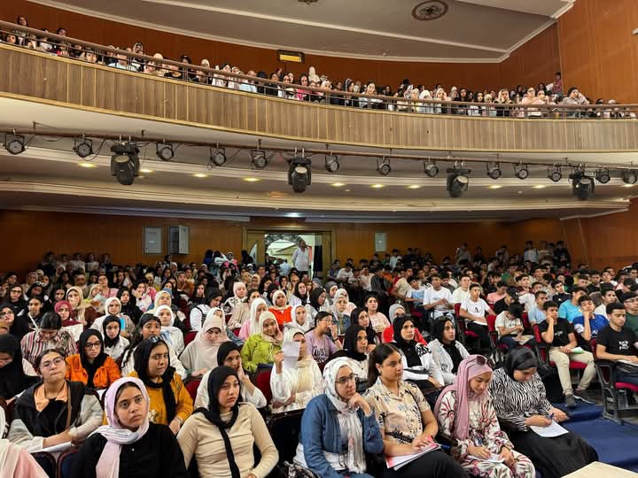 إقبال كثيف إقبال كثيف