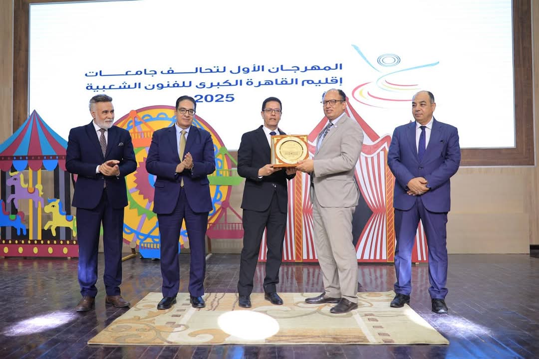 خلال التكريمات خلال التكريمات