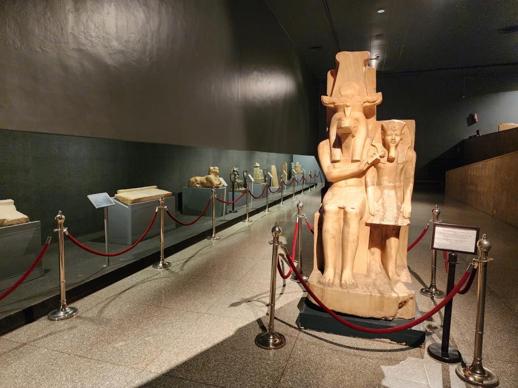 تماثيل وكنوز العصور الفرعونية القديمة محفوظة منذ 50 سنة