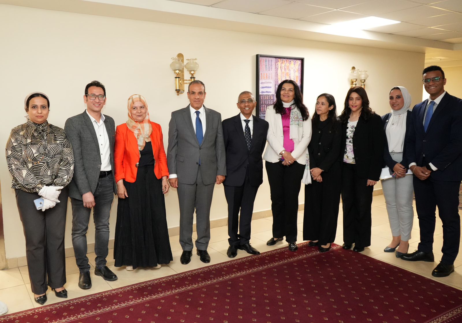 وزير الخارجية خلال قطع أثرية مصرية وزير الخارجية خلال قطع أثرية مصرية