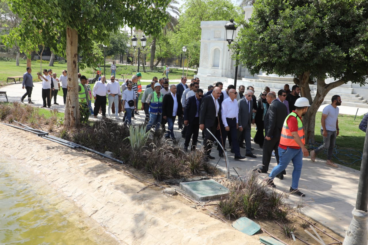 متابعة أعمال التطوير الجارية بحديقة الأزبكية متابعة أعمال التطوير الجارية بحديقة الأزبكية