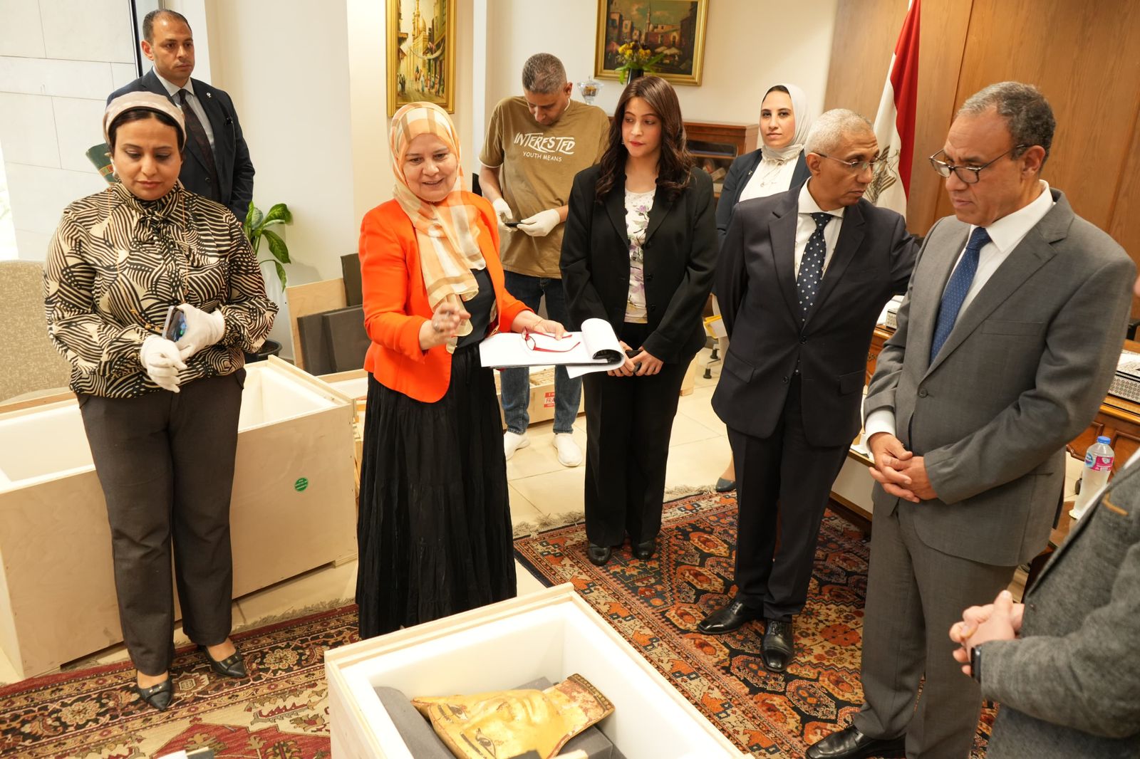 وزير الخارجية يتسلم قطع أثرية مصرية وزير الخارجية يتسلم قطع أثرية مصرية