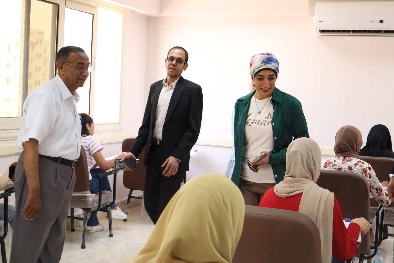 جولة لتفقد امتحانات الفصل الدراسي الثاني بكلية التربية جولة لتفقد امتحانات الفصل الدراسي الثاني بكلية التربية