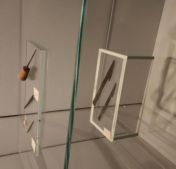 مشارط وأدوات استخدمت فى خطوات التحنيط