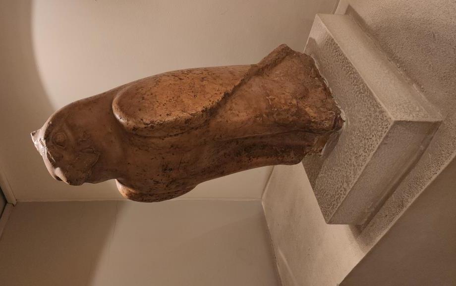 تمثال حورس داخل متحف الأقصر_1