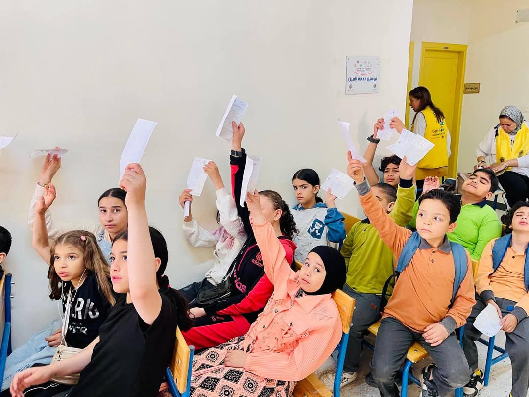 الكشف على 240 الف طالب