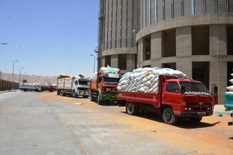 سيارات محملة بالمحصول سيارات محملة بالمحصول