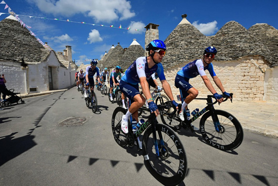 سباق إيطاليا للدراجات (9)