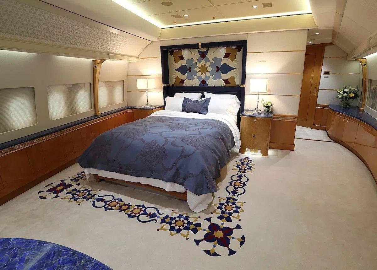 الطائرة 5