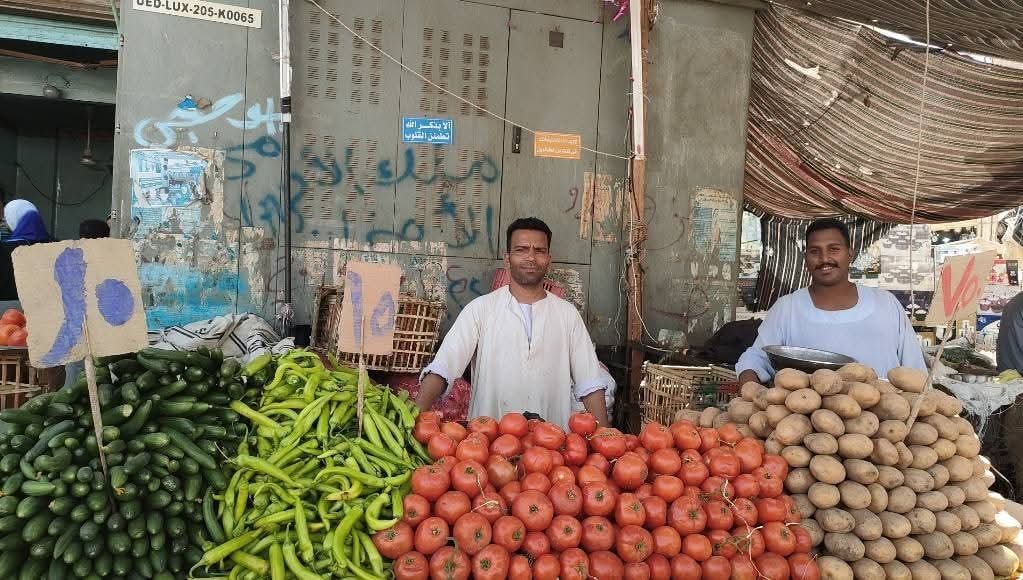 الخيار بـ10 جنيهات والبطاطس 7.5 جنيه الخيار بـ10 جنيهات والبطاطس 7.5 جنيه