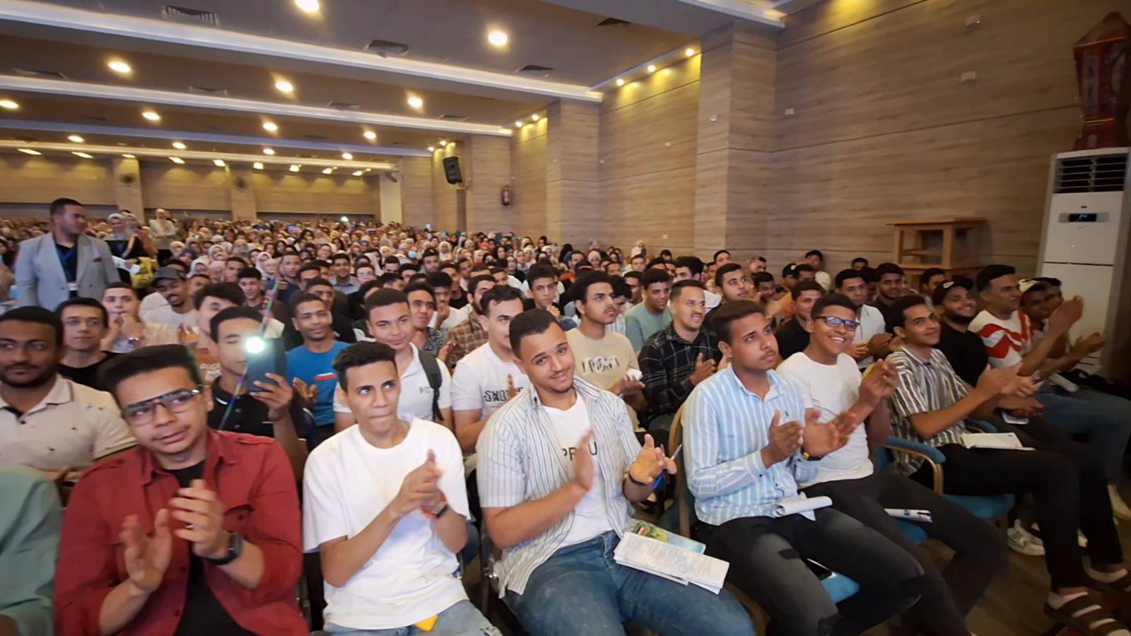 الطلاب الثانوية العامة الطلاب الثانوية العامة