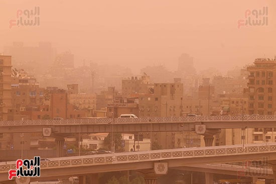 عاصفة ترابية مفاجئة في القاهرة الكبرى عاصفة ترابية مفاجئة في القاهرة الكبرى