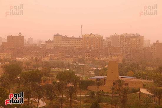 انخفاض مستوى الرؤية الناتج عن العاصفة الترابية انخفاض مستوى الرؤية الناتج عن العاصفة الترابية