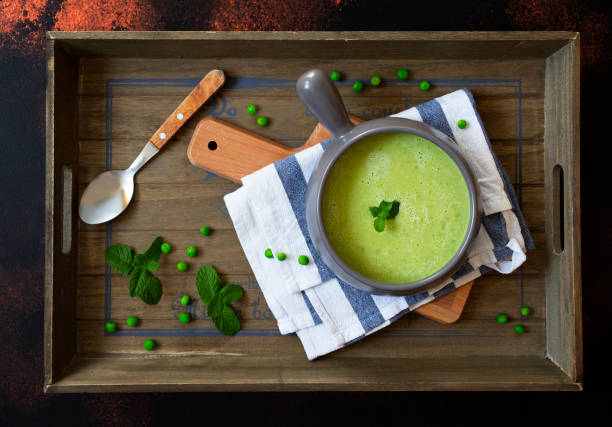 مكونات شوربة الكوسة بالنعناع