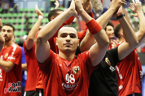 احتفال لاعبي الاهلي بالفوز احتفال لاعبي الاهلي بالفوز