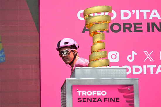 سباق إيطاليا للدراجات (7)